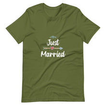 Afbeelding in Gallery-weergave laden, Just Married (Right) - Unisex T-shirt - PerfectWeddingShop
